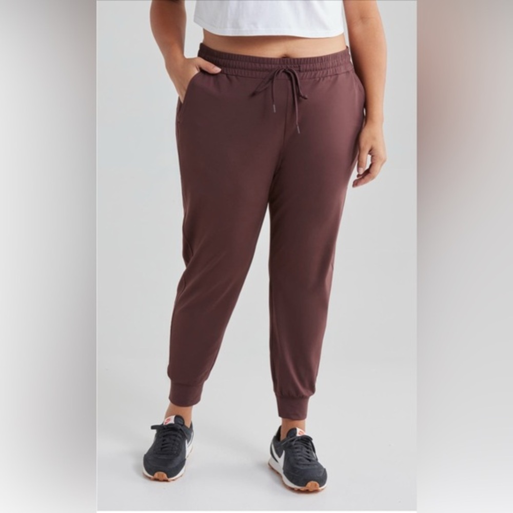 NEW…ZELLA Move In Pocket Joggers